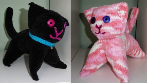 A couple more cats, also in chenille for the Kilometre of Cats & Kittens project.